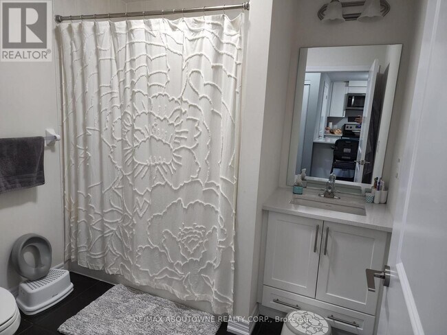 Photo du bâtiment - 2370 Khalsa Gate