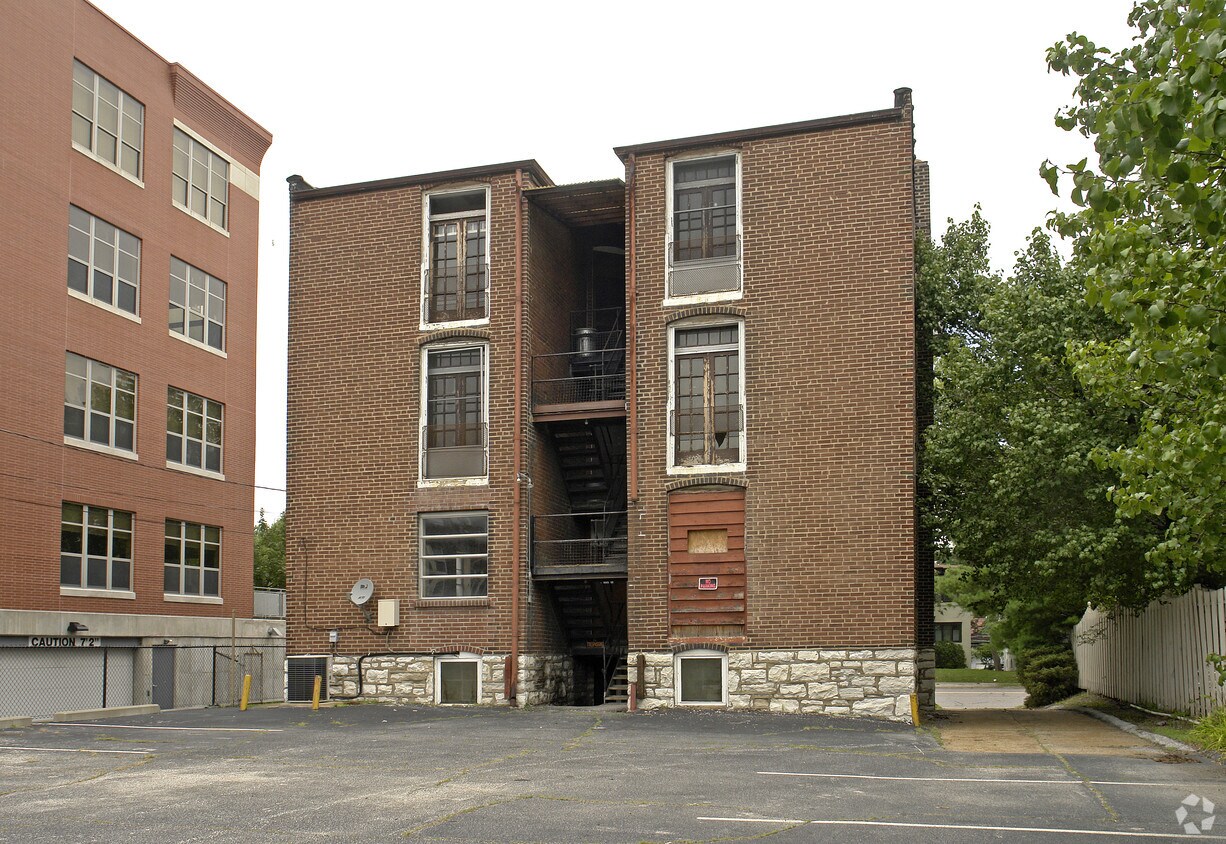 Building Photo - 6318 Clayton Rd