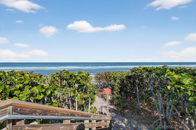 Building Photo - 1300 Jimmy Buffett Mem Hwy