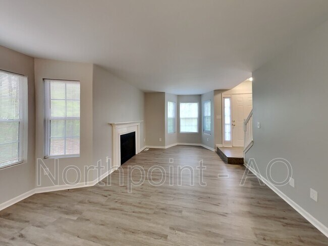 Foto del edificio - 3925 Laurel Brook Way