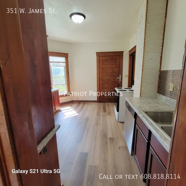 Foto del edificio - 2 bedroom/ 1 bath apartment in Columbus, WI
