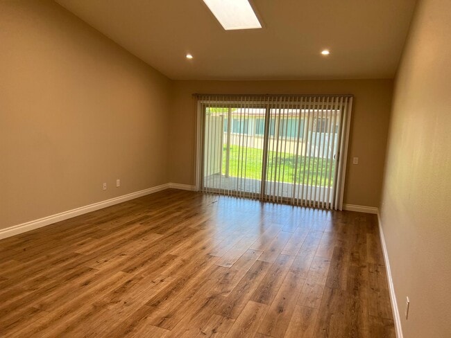 Building Photo - Charming & Modern Capri Model Home for Rent in Leisure Village