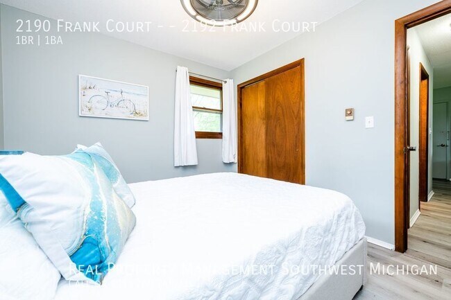 Foto del edificio - Fully Furnished 1 bedroom Duplex in Steven...