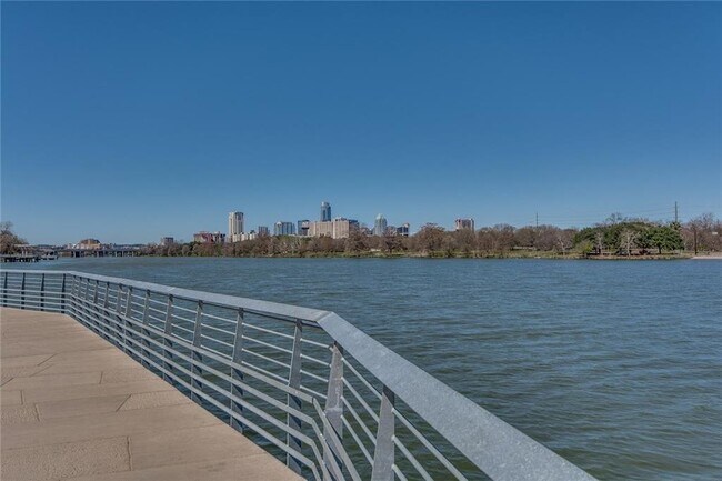 Building Photo - 1818 S Lakeshore Blvd