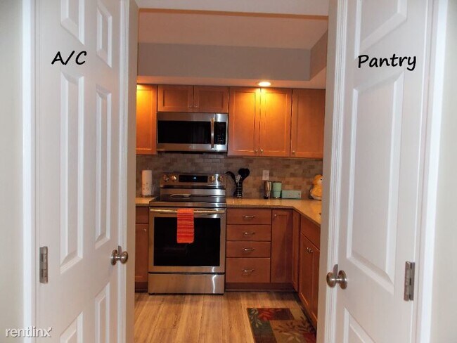 Building Photo - 2 br, 2 bath Condo - 9113 Riverview Dr