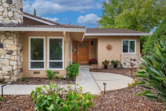 Building Photo - 4640 Venice Way