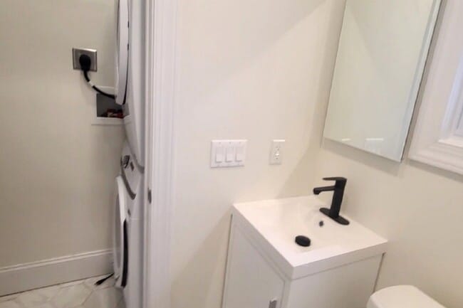 Building Photo - 35 Pangborn Pl