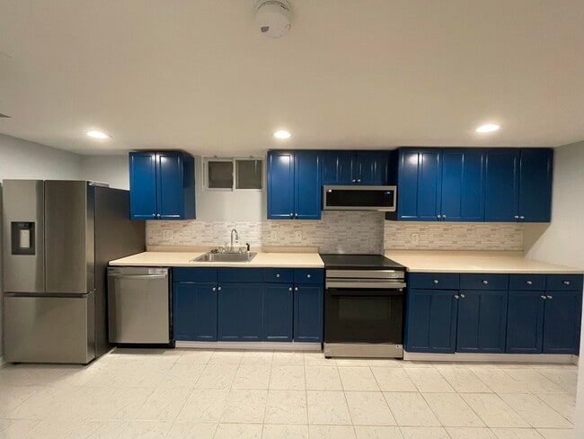 Building Photo - 94 5th St