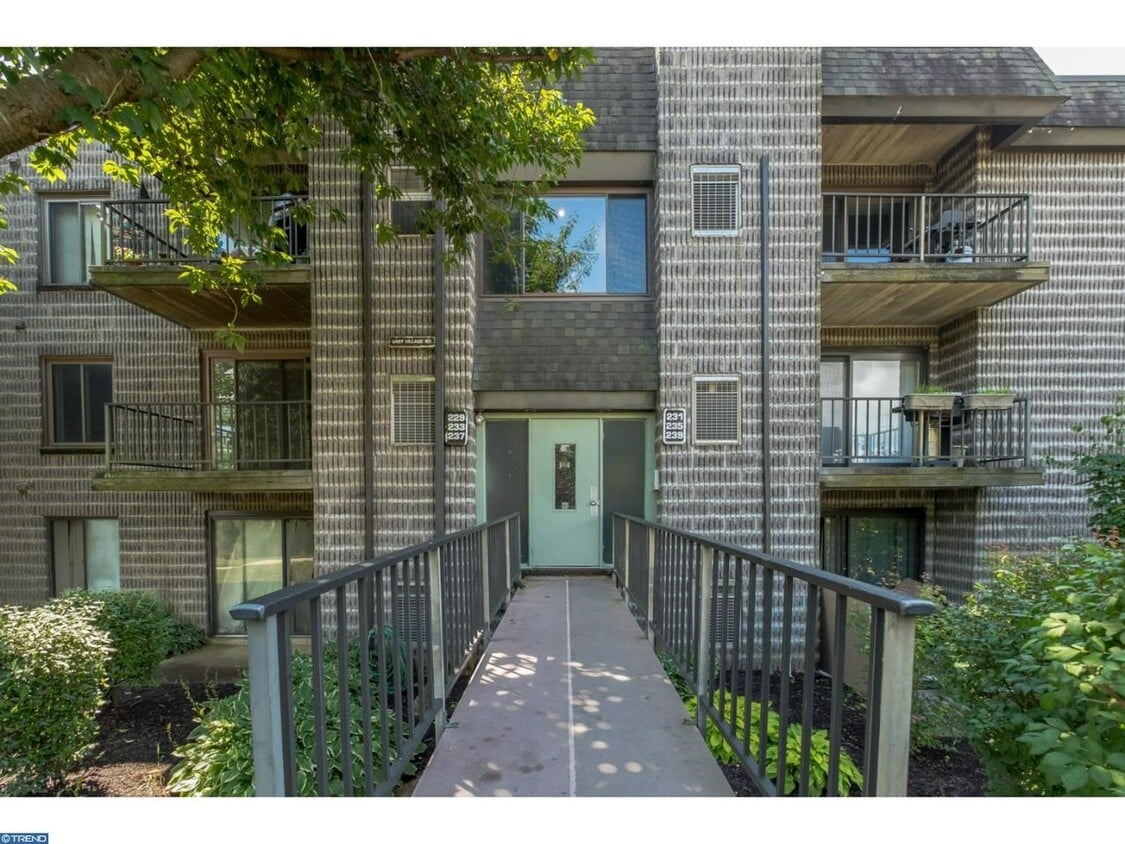 233 E Village Rd Unit 117, Holland, PA 18966 Condo for Rent in