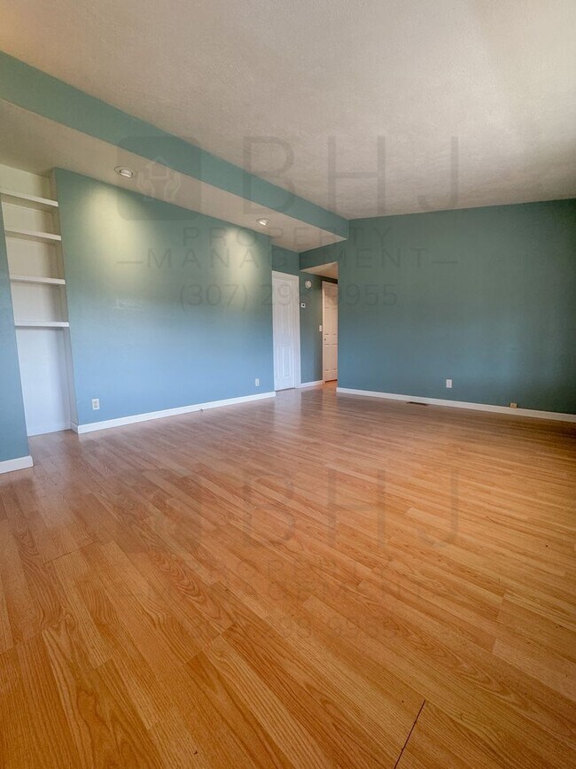 Foto del edificio - 4 BEDROOM / 2 BATH HOME IN SCSD1!