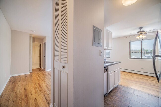 Foto del edificio - 5450 N Winthrop Ave