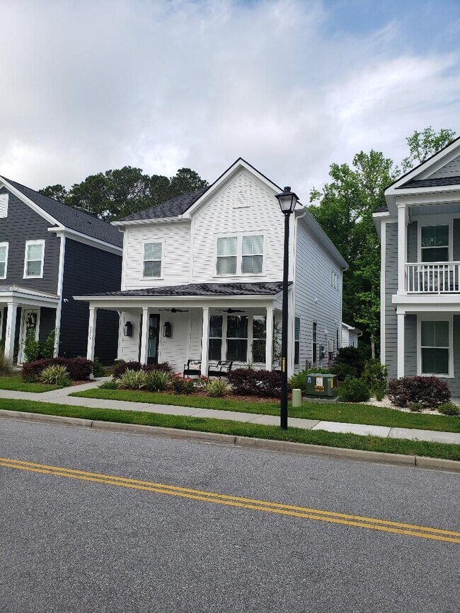 Foto del edificio - Lakeside Serenity Meets Lowcountry Charm!