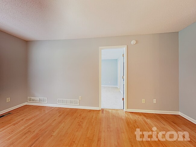 Building Photo - 213 Martins COurt