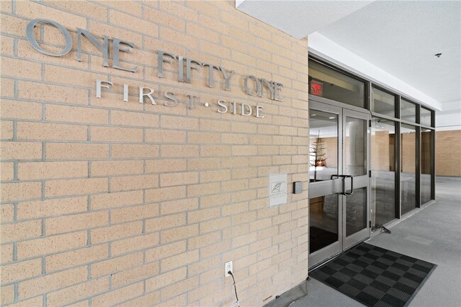 Building Photo - 151 Fort Pitt Blvd