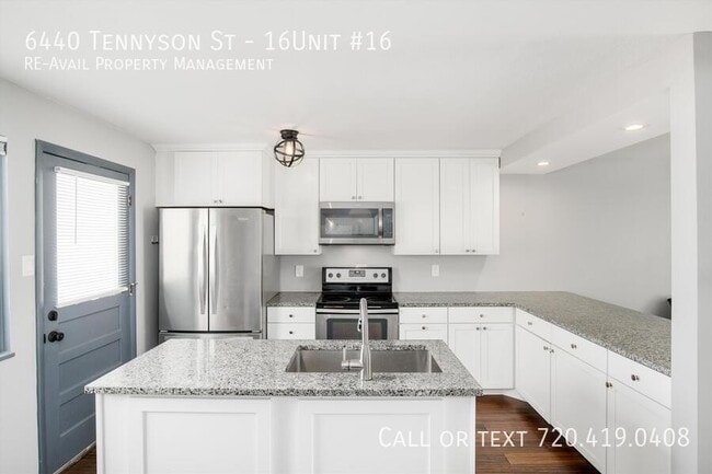 Foto del edificio - 6440 Tennyson St