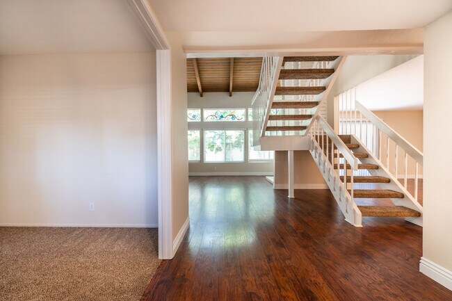 Building Photo - 2516 N Tustin Ave