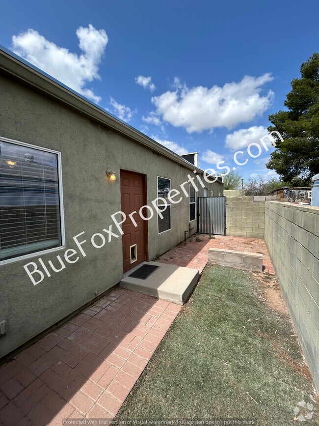 Building Photo - 2201 N Sparkman Blvd