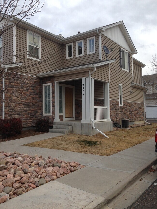 Foto del edificio - Gorgeous Pulte Townhome in Spring Creek
