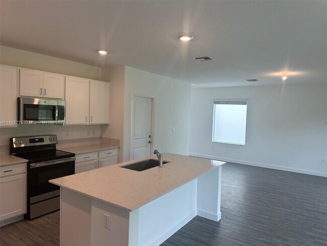 Foto del edificio - 4517 Dow Ln