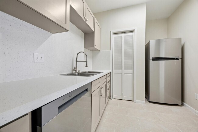 Foto del edificio - 2100 Tanglewilde St