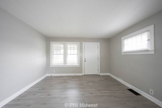 Foto del edificio - 4302 E 10th St