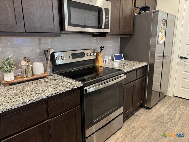 Foto del edificio - 611 Parkline Dr