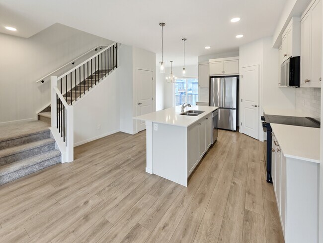 Building Photo - 2205 Bayview Dr SW