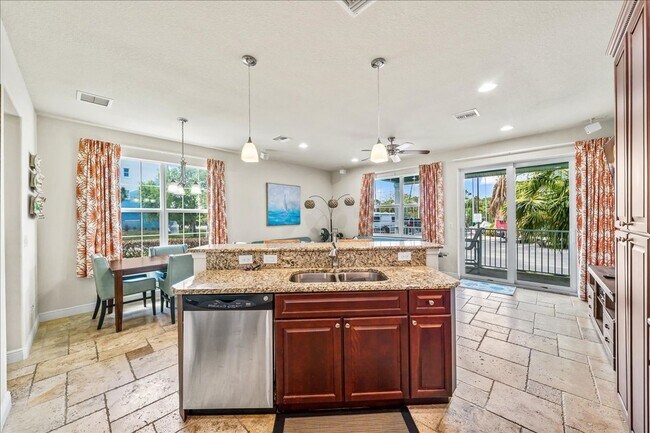 Foto del edificio - Coastal Living with Marina Views in Cape Crossing