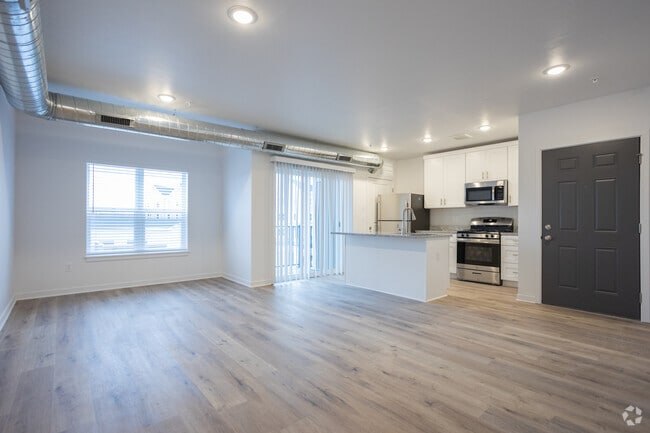 3 BR, 3 BA - 1120 SF - Elmwood Lake Apartments