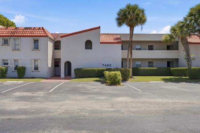 Foto del edificio - 7460 Woodmont Terrace
