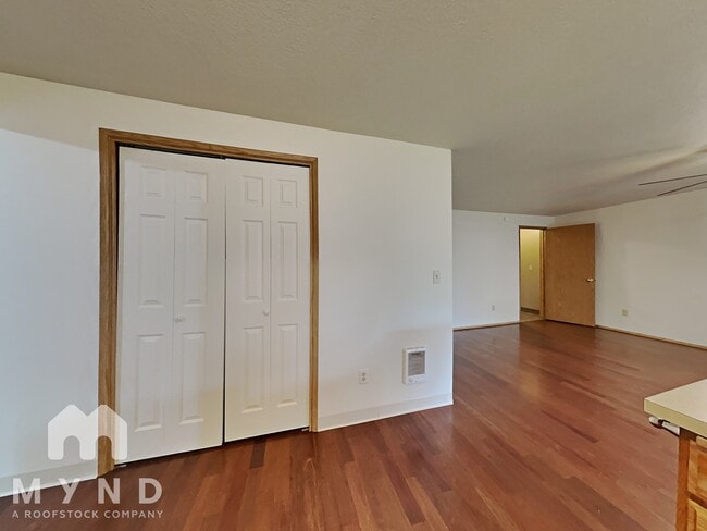 Building Photo - 7007 NE 142nd Ct