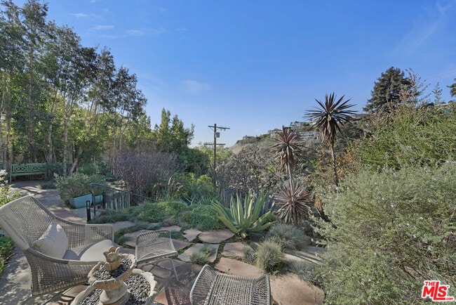 Building Photo - 1522 Forest Knoll Dr