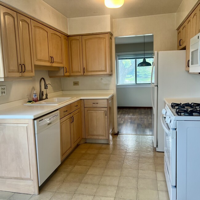 Building Photo - 1565 Coloma Ct S