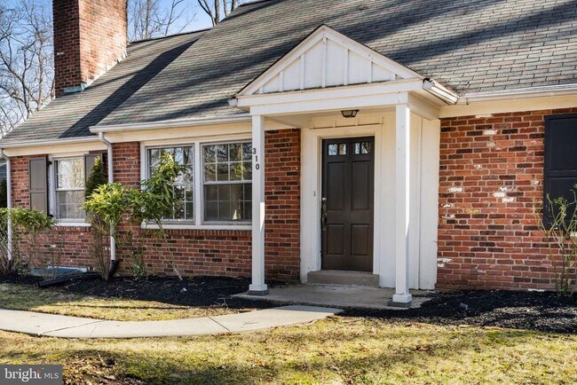 Foto del edificio - 310 Pine Tree Rd