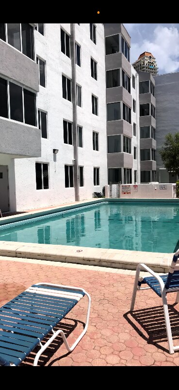 Foto del edificio - 250-180 180th Dr