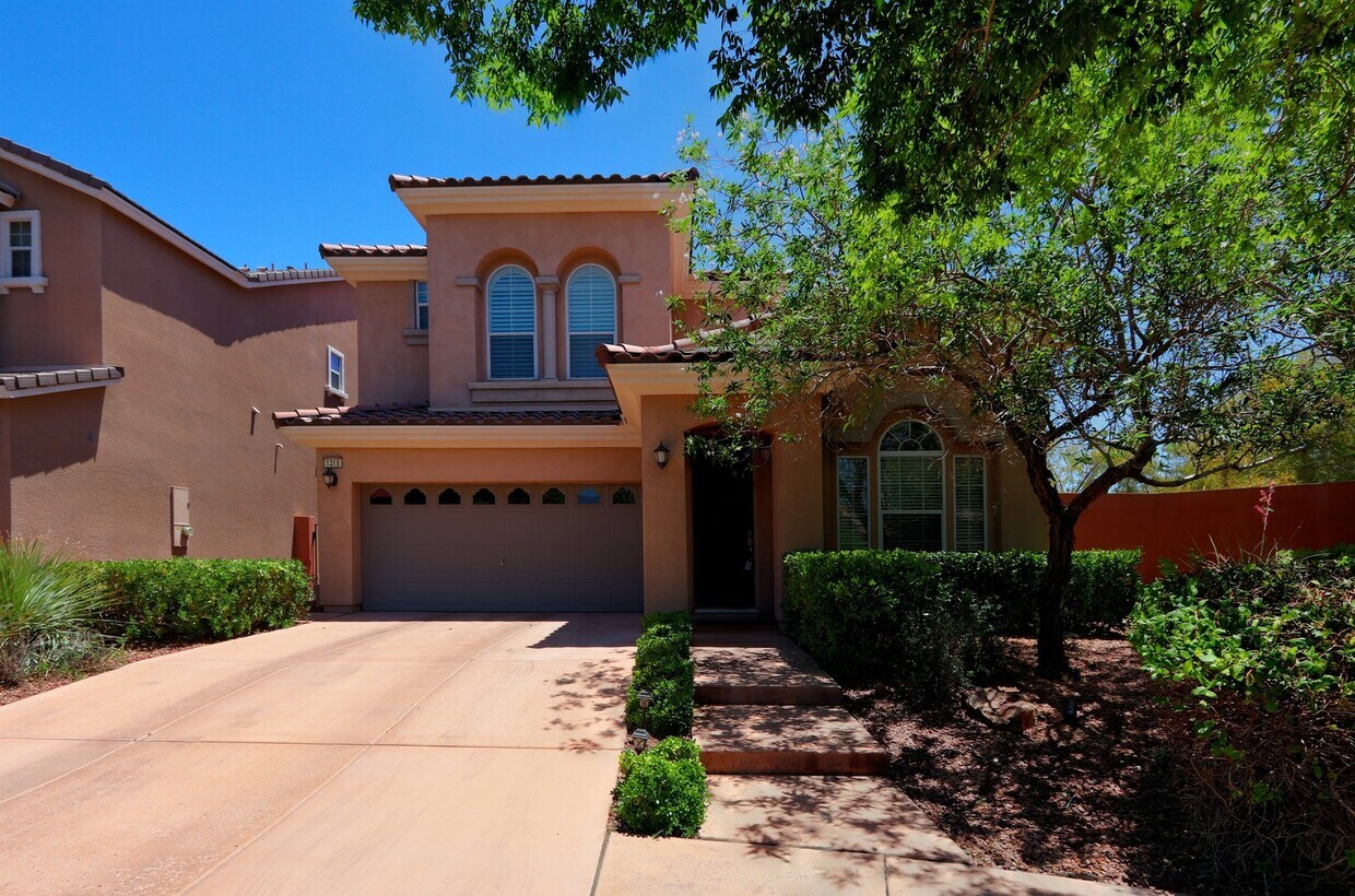 Foto principal - 1318 Surrey Downs Ln
