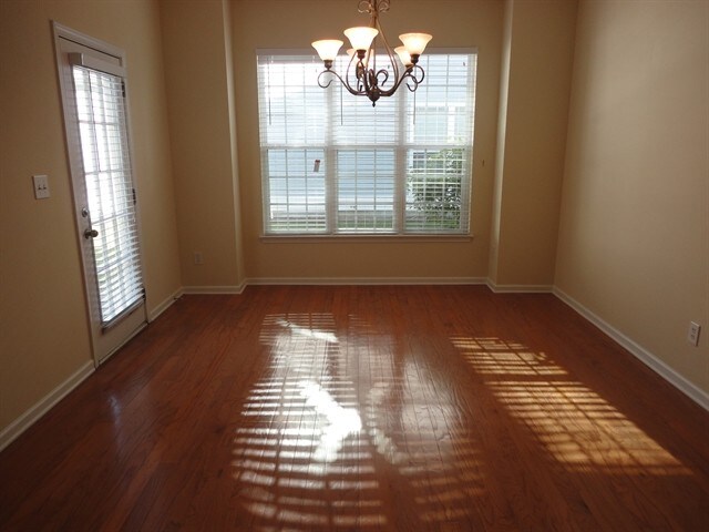 Foto del edificio - 4669 Liberty Square Dr