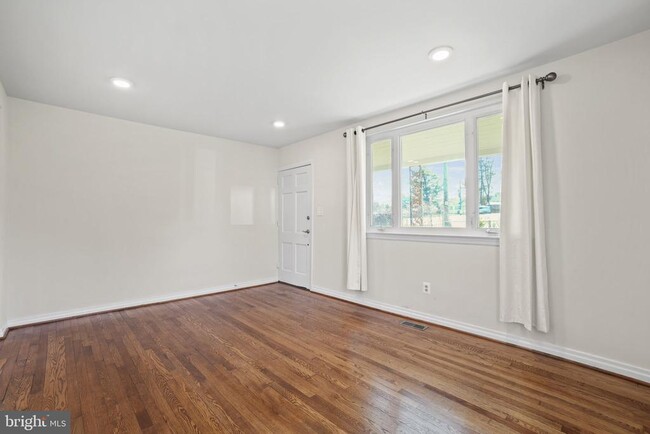 Building Photo - 2941 Summerfield Rd