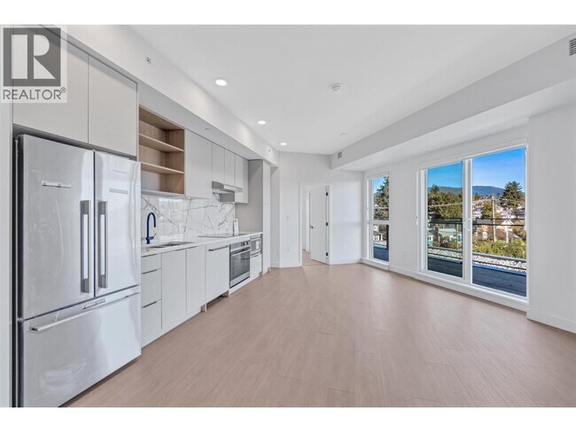 Photo du bâtiment - 422 E 3rd St