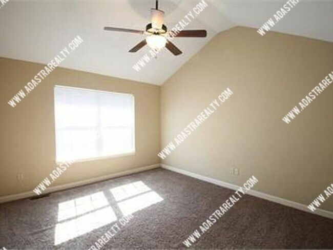 Building Photo - Beautiful Platte City Townhome-Available in APRIL!!