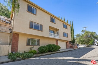 Building Photo - 3962 Oakfield Dr