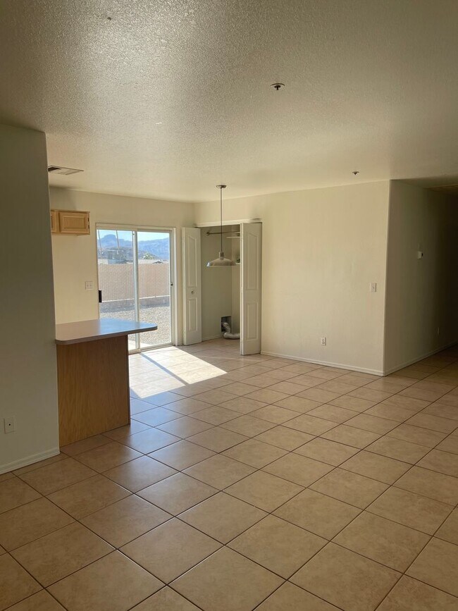 Building Photo - Unfurnished Full Time Duplex