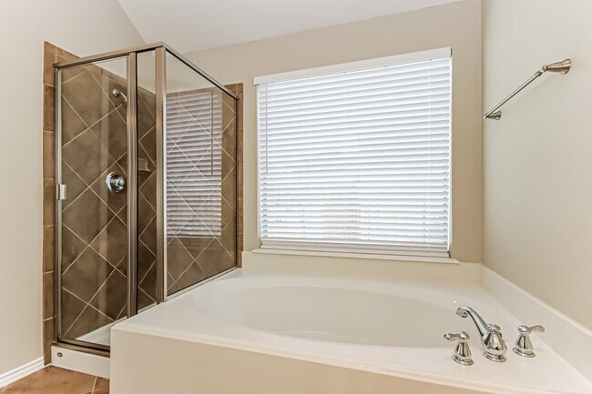 Foto del edificio - 13323 Lake Passage Ln