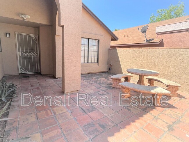 Foto del edificio - 8749 E Belleview St