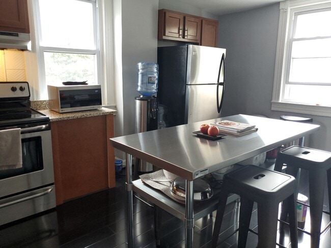 Building Photo - 211 E Biddle St