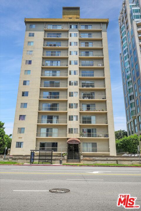 Foto principal - 10747 Wilshire Blvd