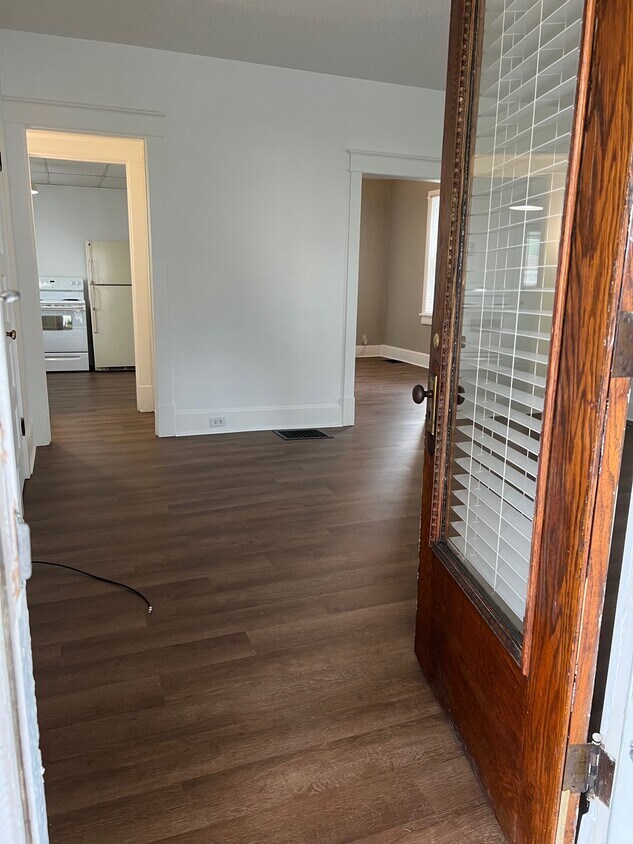 Foto principal - 433 W Grand Ave