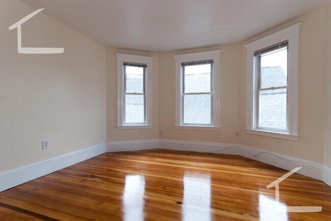 Building Photo - 34 Brackett St