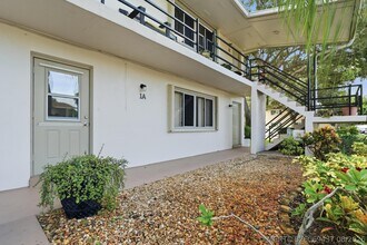 Building Photo - 800 Lighthouse Dr