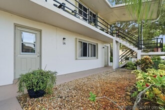 Building Photo - 800 Lighthouse Dr